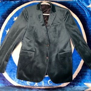 Here’s a slim fit green suit. Only worn 1 time for a wedding